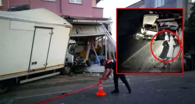 5 kişiye çarpıp markete giren kamyonun korkunç kazası kameraya yansıdı 5 kişiye çarpıp markete giren kamyonun korkunç kazası kameraya yansıdı