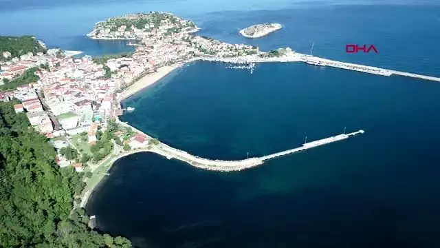 Bartın doğal güzelliği ve tarihiyle büyüleyen amasra, tatilcilerin akınına uğradı Bartın doğal güzelliği ve tarihiyle büyüleyen amasra, tatilcilerin akınına uğradı
