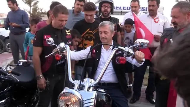 Belediye Başkanı Tahmazoğlu'ndan motorla şehir turu Belediye Başkanı Tahmazoğlu'ndan motorla şehir turu