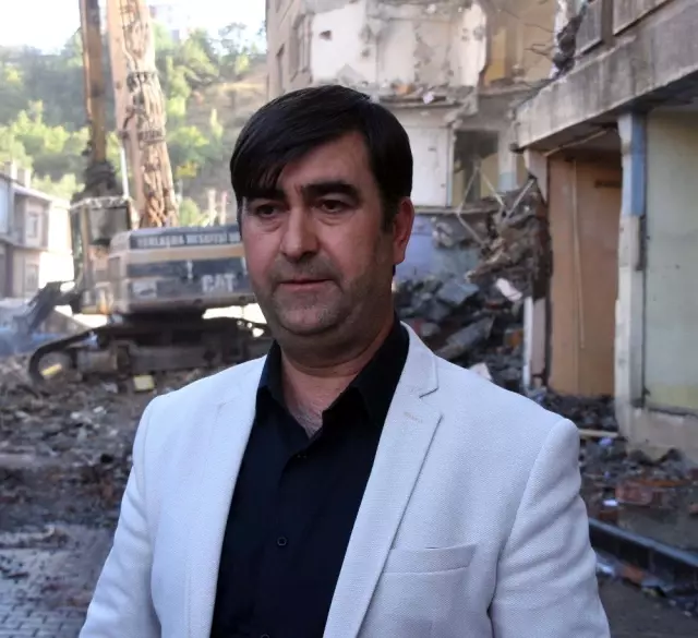 Bitlis'te dere üstü ıslah projesi kapsamında yıkımlar başladı Bitlis'te dere üstü ıslah projesi kapsamında yıkımlar başladı