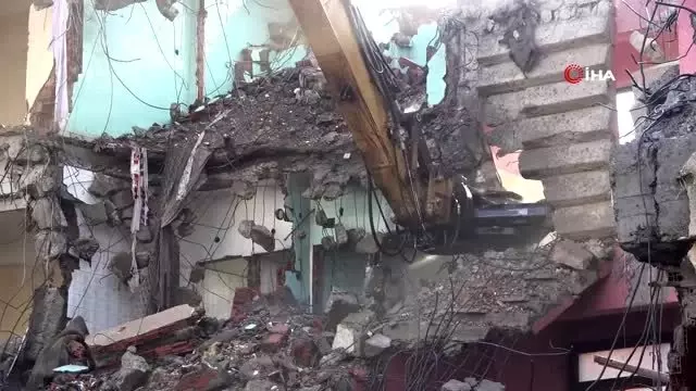 Bitlis'te 'Dere Üstü Islah' projesi kapsamında ilk yıkımlar başladı Bitlis'te 'Dere Üstü Islah' projesi kapsamında ilk yıkımlar başladı