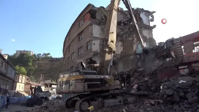 Bitlis'te 'Dere Üstü Islah' projesi kapsamında ilk yıkımlar başladı Bitlis'te 'Dere Üstü Islah' projesi kapsamında ilk yıkımlar başladı