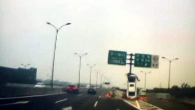 Çin'de yolcu otobüsü ve kamyonun çarpışması sonucu 36 kişi öldü, 36 kişi yaralandı