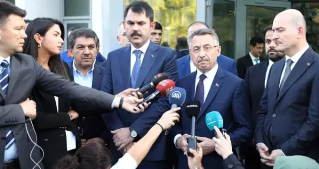 Cumhurbaşkanı Yardımcısı Fuat Oktay: 320 daire hasarlı gözüküyor Cumhurbaşkanı Yardımcısı Fuat Oktay: 320 daire hasarlı gözüküyor