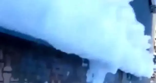 Hatay'da canı sıkılan bir kişi süs havuzlarına şampuan döktü Hatay'da canı sıkılan bir kişi süs havuzlarına şampuan döktü