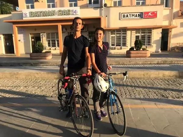 İzmirli çift, bisikletle 80 günde 80 şehri gezdi İzmirli çift, bisikletle 80 günde 80 şehri gezdi