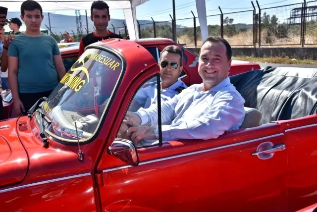 Otomobil tutkunları Akhisar AutoFest'e akın etti Otomobil tutkunları Akhisar AutoFest'e akın etti