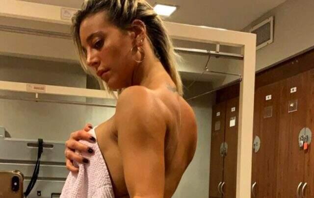 Takipçileri, ten rengi şortuyla ip atlayan hava durumu sunucusunu çıplak zannetti