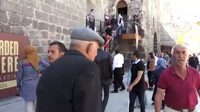 Tarihi Kayseri Kalesi'ne ziyaretçi ilgisi Tarihi Kayseri Kalesi'ne ziyaretçi ilgisi