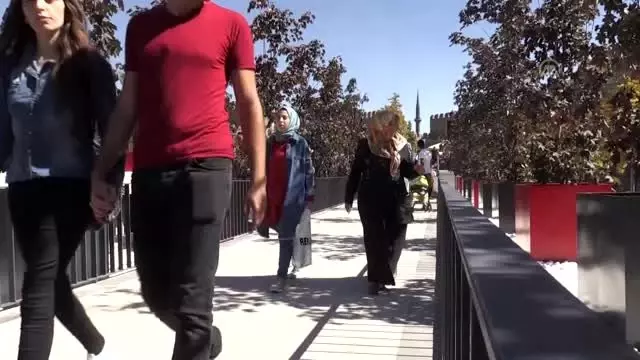 Tarihi Kayseri Kalesi'ne ziyaretçi ilgisi Tarihi Kayseri Kalesi'ne ziyaretçi ilgisi