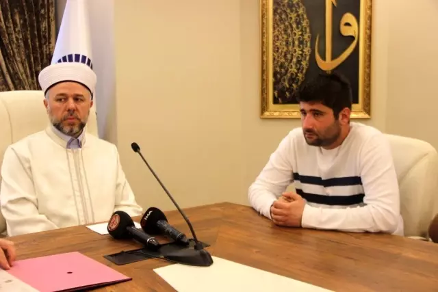 Yunanlı genç mühendis Müslüman oldu Yunanlı genç mühendis Müslüman oldu