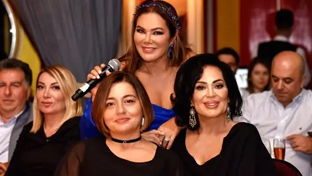 3 kız kardeş aynı karede 3 kız kardeş aynı karede