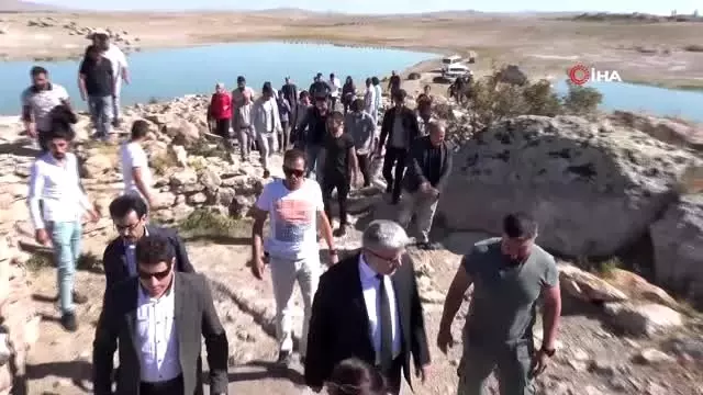 ASÜ arkeoloji öğrencileri ilk dersini Güvercinkayası'nda uygulamalı olarak işledi ASÜ arkeoloji öğrencileri ilk dersini Güvercinkayası'nda uygulamalı olarak işledi