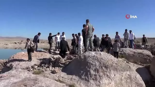 ASÜ arkeoloji öğrencileri ilk dersini Güvercinkayası'nda uygulamalı olarak işledi ASÜ arkeoloji öğrencileri ilk dersini Güvercinkayası'nda uygulamalı olarak işledi