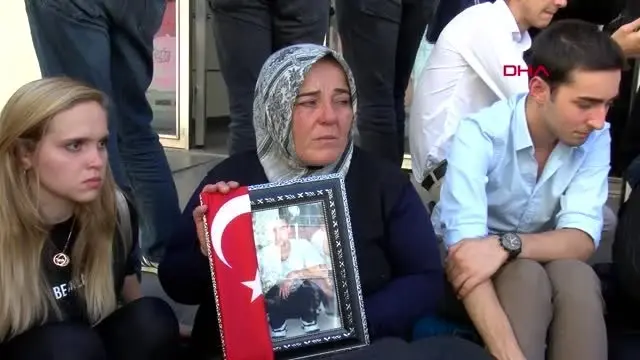 Diyarbakır'da hdp önündeki eylemde 28'inci gün Diyarbakır'da hdp önündeki eylemde 28'inci gün
