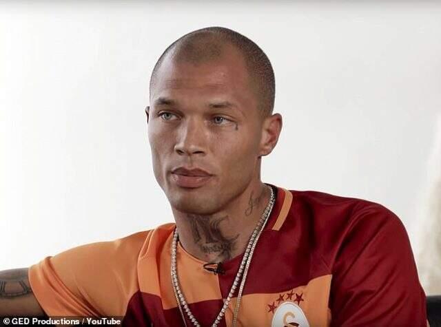 Dünyanın en yakışıklı mahkumu Jeremy Meeks Galatasaray formasıyla programa çıktı