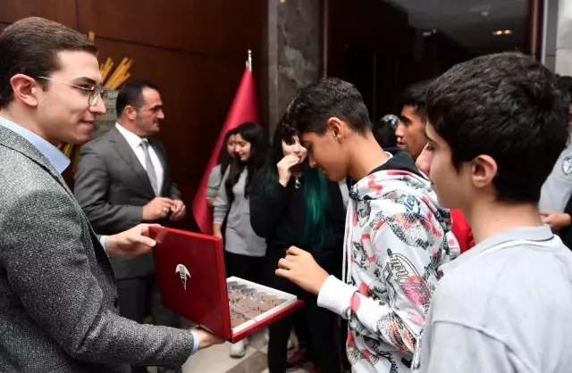 Genç seyyahlar Beyoğlu'nu geziyor Genç seyyahlar Beyoğlu'nu geziyor
