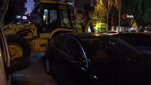 Haciz edilmek istenen makam arabasını iş makinesiyle korudular Haciz edilmek istenen makam arabasını iş makinesiyle korudular