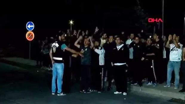 Havalimanında Beşiktaş'a protesto Havalimanında Beşiktaş'a protesto
