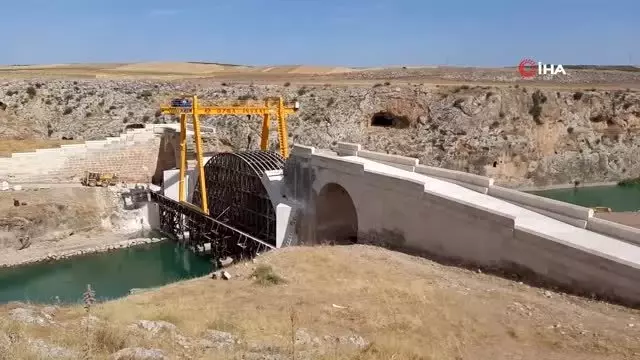 İskelesi sele kapılan tarihi köprüde restorasyon sürüyor İskelesi sele kapılan tarihi köprüde restorasyon sürüyor