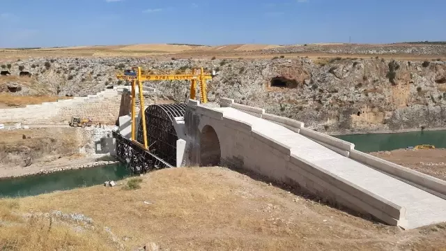 İskelesi sele kapılan tarihi köprüde restorasyon sürüyor İskelesi sele kapılan tarihi köprüde restorasyon sürüyor