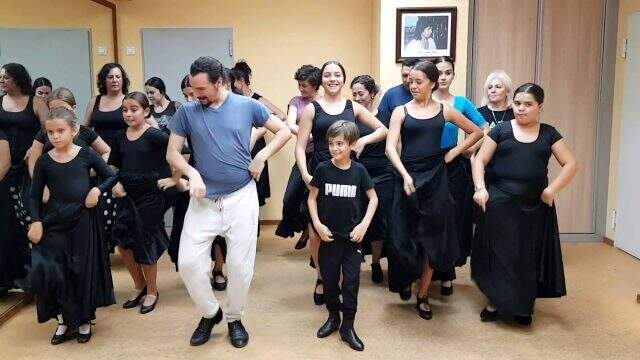 İspanya'daki bir Flamenko ekibi, düğünlerin vazgeçilmez şarkısı Erik Dalı'yla dans etti