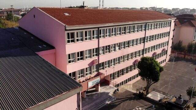 İstanbul'da ağır hasarlı okul havadan görüntülendi