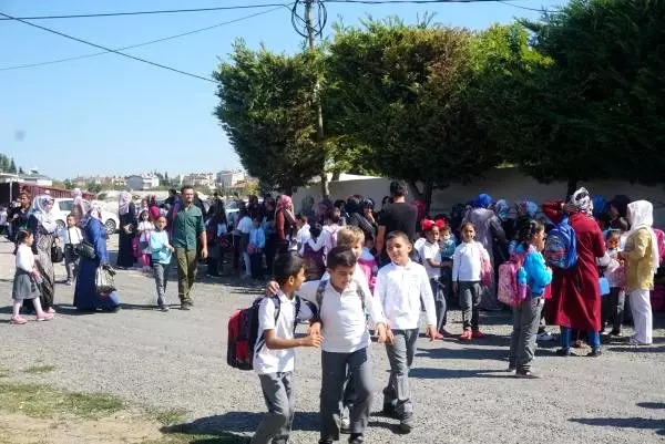 Marmara ereğlisi'nde depremde hasar gören okulun öğrencileri nakledildi Marmara ereğlisi'nde depremde hasar gören okulun öğrencileri nakledildi