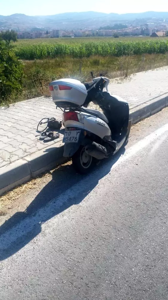 Motosiklet süt tankerine çarptı: 1 yaralı Motosiklet süt tankerine çarptı: 1 yaralı