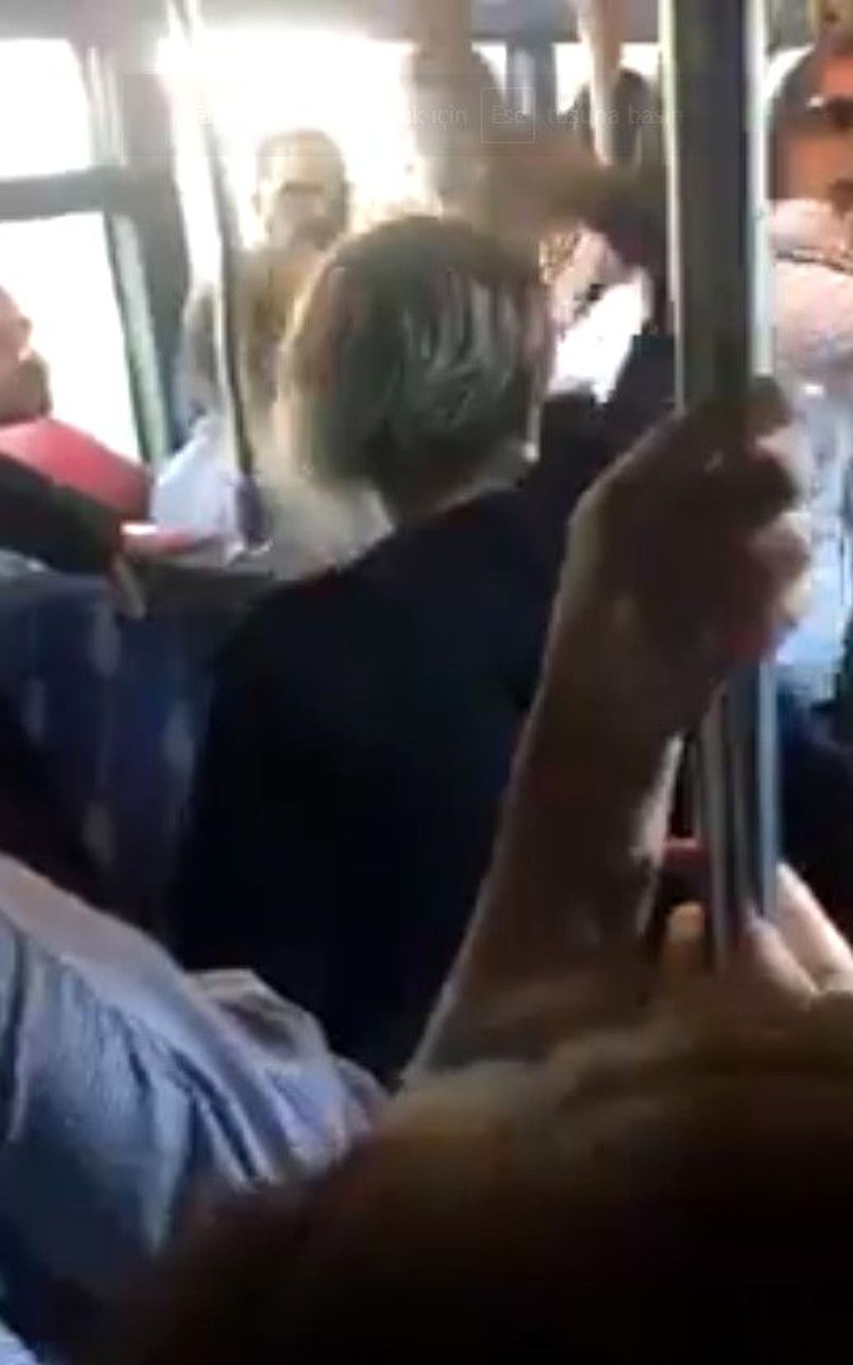 Otobüste skandal kavga! Kadın, adama küfür edip tokat attı