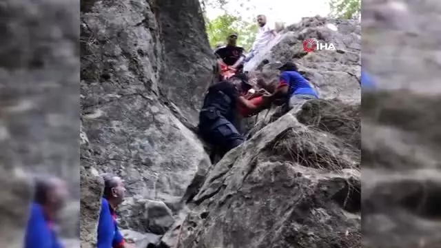 Şelaleden düşen turist ölümden döndü