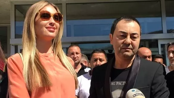 Serdar Ortaç'la tek celsede boşanan Chloe Loughnan: Kaza geçirdiğimde keşke yanımda olsaydı Serdar Ortaç'la tek celsede boşanan Chloe Loughnan: Kaza geçirdiğimde keşke yanımda olsaydı