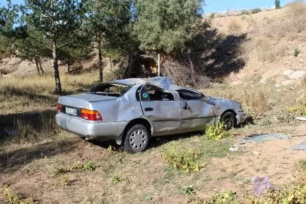 Sivas'taki 2 kazada, 7 kişi yaralandı Sivas'taki 2 kazada, 7 kişi yaralandı