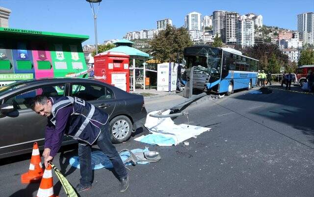 Son dakika: Otobüs durağa girdi: 3 kişi hayatını kaybetti