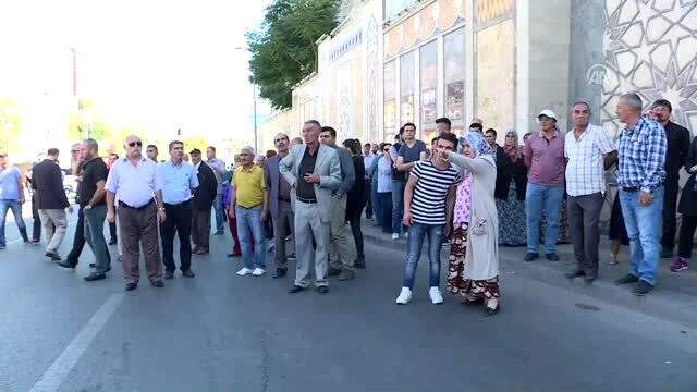 Son dakika: Otobüs durağa girdi: 3 kişi hayatını kaybetti