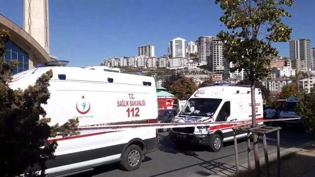 Son dakika: Otobüs durağa girdi: 3 kişi hayatını kaybetti