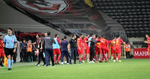 Süper Lig: Gazişehir Gaziantep: 1 - Göztepe: 1 (Maç sonucu) Süper Lig: Gazişehir Gaziantep: 1 - Göztepe: 1 (Maç sonucu)