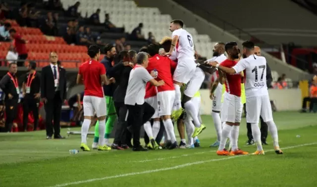 Süper Lig: Gazişehir Gaziantep: 1 - Göztepe: 1 (Maç sonucu) Süper Lig: Gazişehir Gaziantep: 1 - Göztepe: 1 (Maç sonucu)