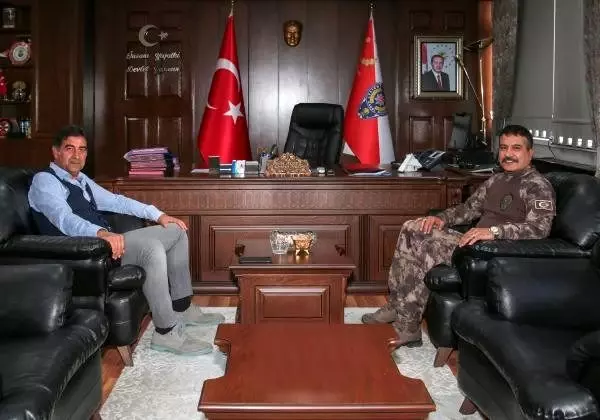 Ünal karaman'dan trabzon il emniyet müdürü alper'e ziyaret Ünal karaman'dan trabzon il emniyet müdürü alper'e ziyaret