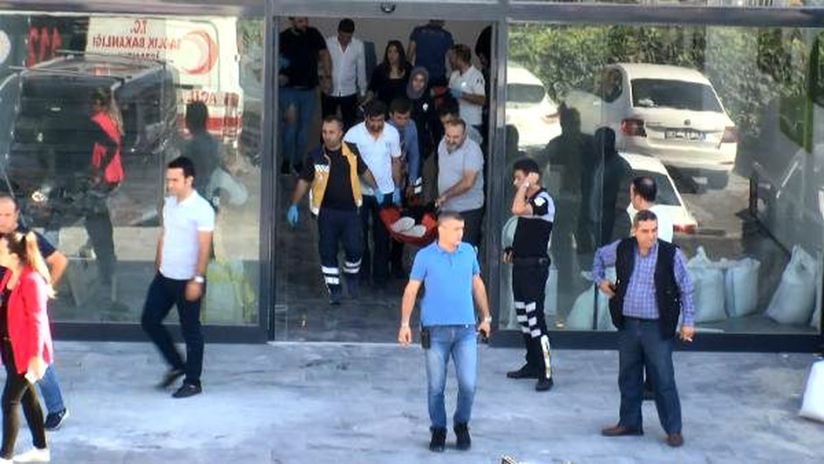 Yenibosna'da silahlı saldırı; 2 yaralı
