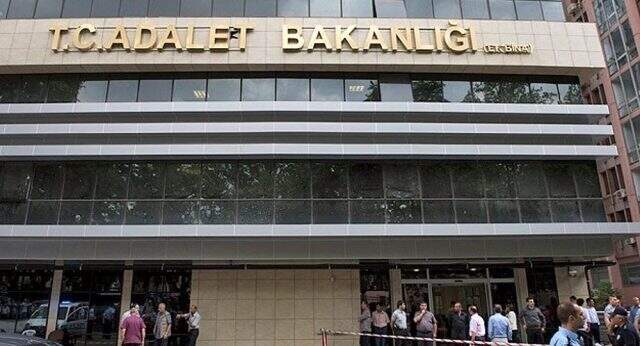 Adalet Bakanlığı'na 700 müdür ve müdür yardımcısı alınacak