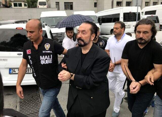 Adnan Oktar davasında mahkemeden suç duyurusu! Oktar, avukata selam göndermiş