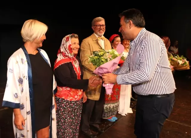 'Aktif yaşlılar'dan tiyatro gösterisi 'Aktif yaşlılar'dan tiyatro gösterisi