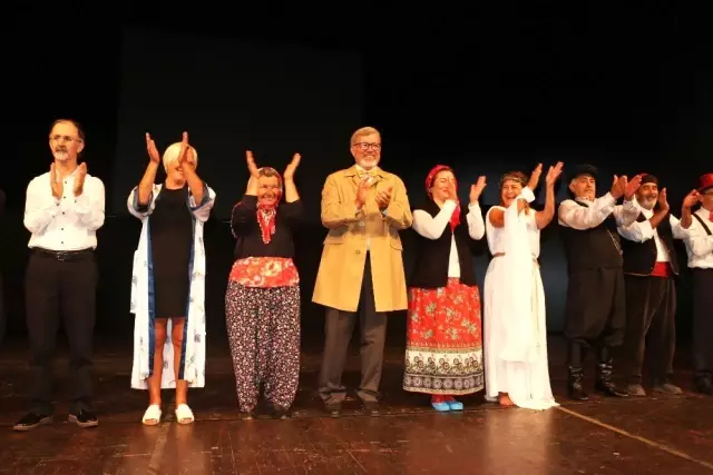 Aktif yaşlılardan tiyatro gösterisi Aktif yaşlılardan tiyatro gösterisi