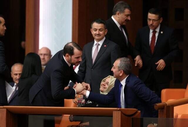 Aralarında gerginlik olduğu söylenen Albayrak ile Gül samimi pozlar verdi