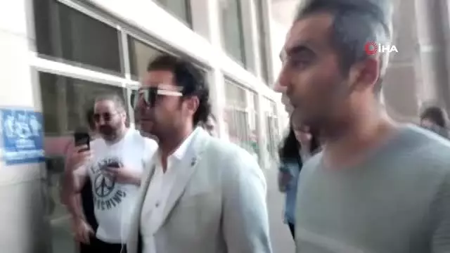 - Boşanma aşamasında olduğu eşi Seren Serengil'e psikolojik ve fiziksel şiddeti uyguladığı... - Boşanma aşamasında olduğu eşi Seren Serengil'e psikolojik ve fiziksel şiddeti uyguladığı...