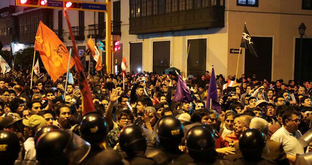 Devlet Başkanı Parlamento'yu, Parlamento Devlet Başkanı'nı feshetti