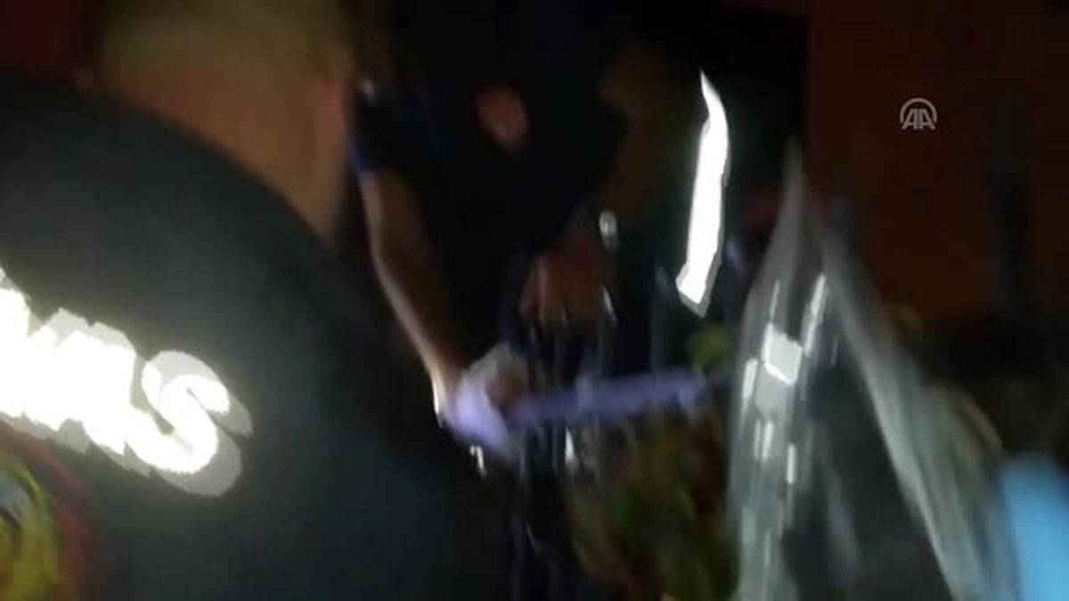 14 yaşındaki çocuk eline saplanan korkuluk demiriyle hastaneye kaldırıldı