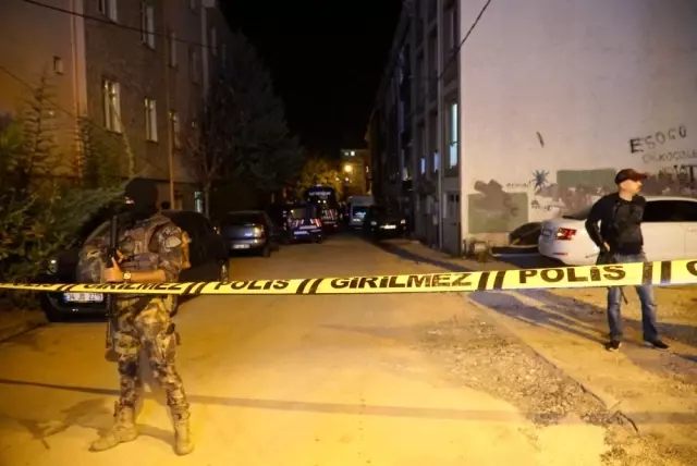 Eskişehir'de 2 teröristin öldürüldüğü hücre evinde aramalar sürüyor
