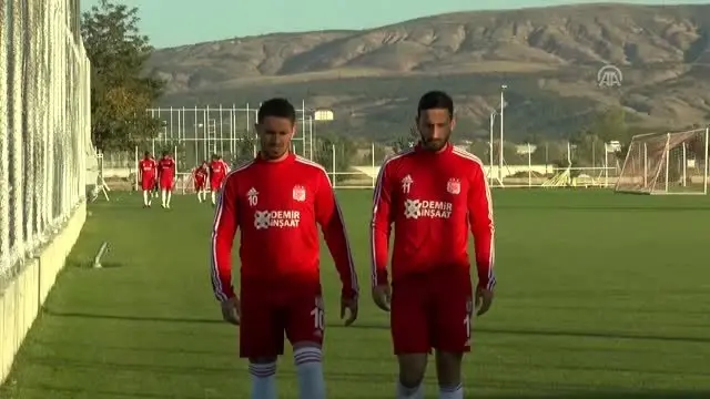 'Hakemler VAR'a rağmen hata yapıyor' 'Hakemler VAR'a rağmen hata yapıyor'